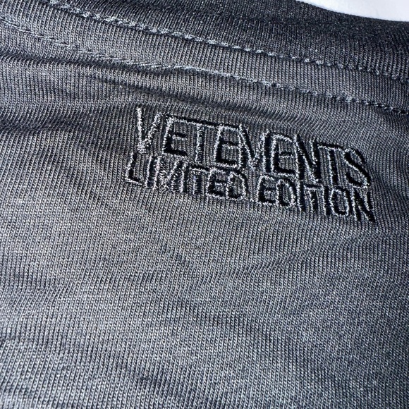 Vetements Tee - Picture 5 of 5